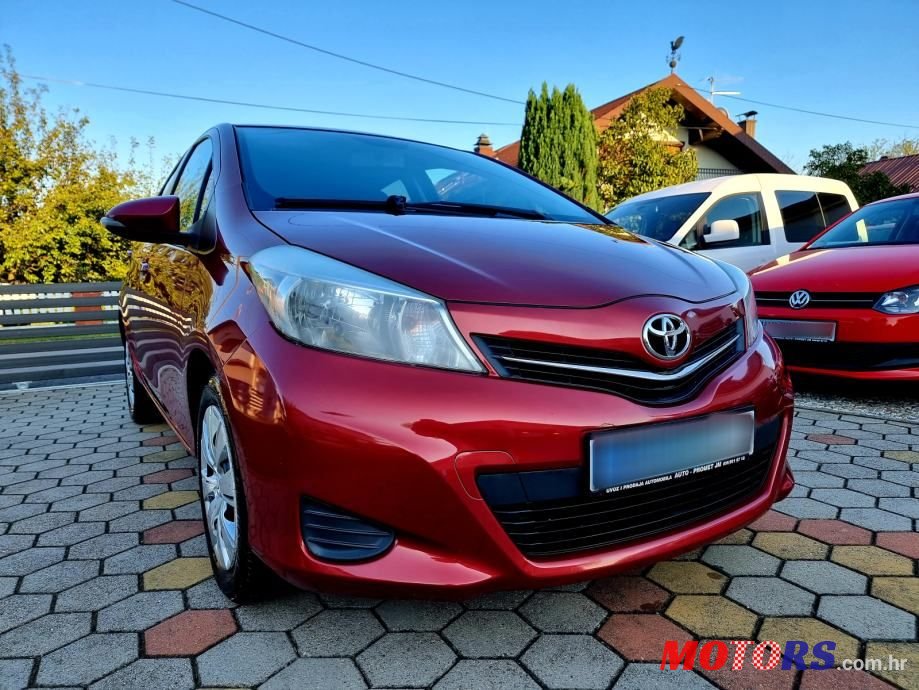 2012' Toyota Yaris photo #3