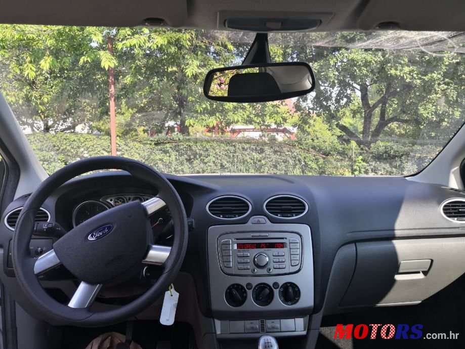 2009' Ford Focus photo #4