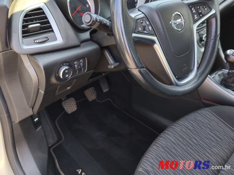 2015' Opel Astra Karavan photo #1