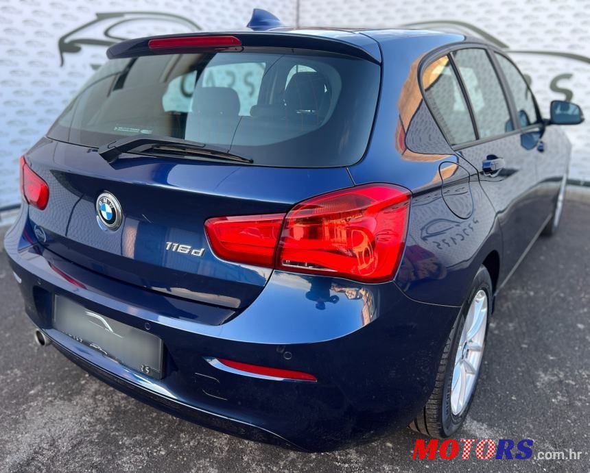 2015' BMW Serija 1 116D photo #6