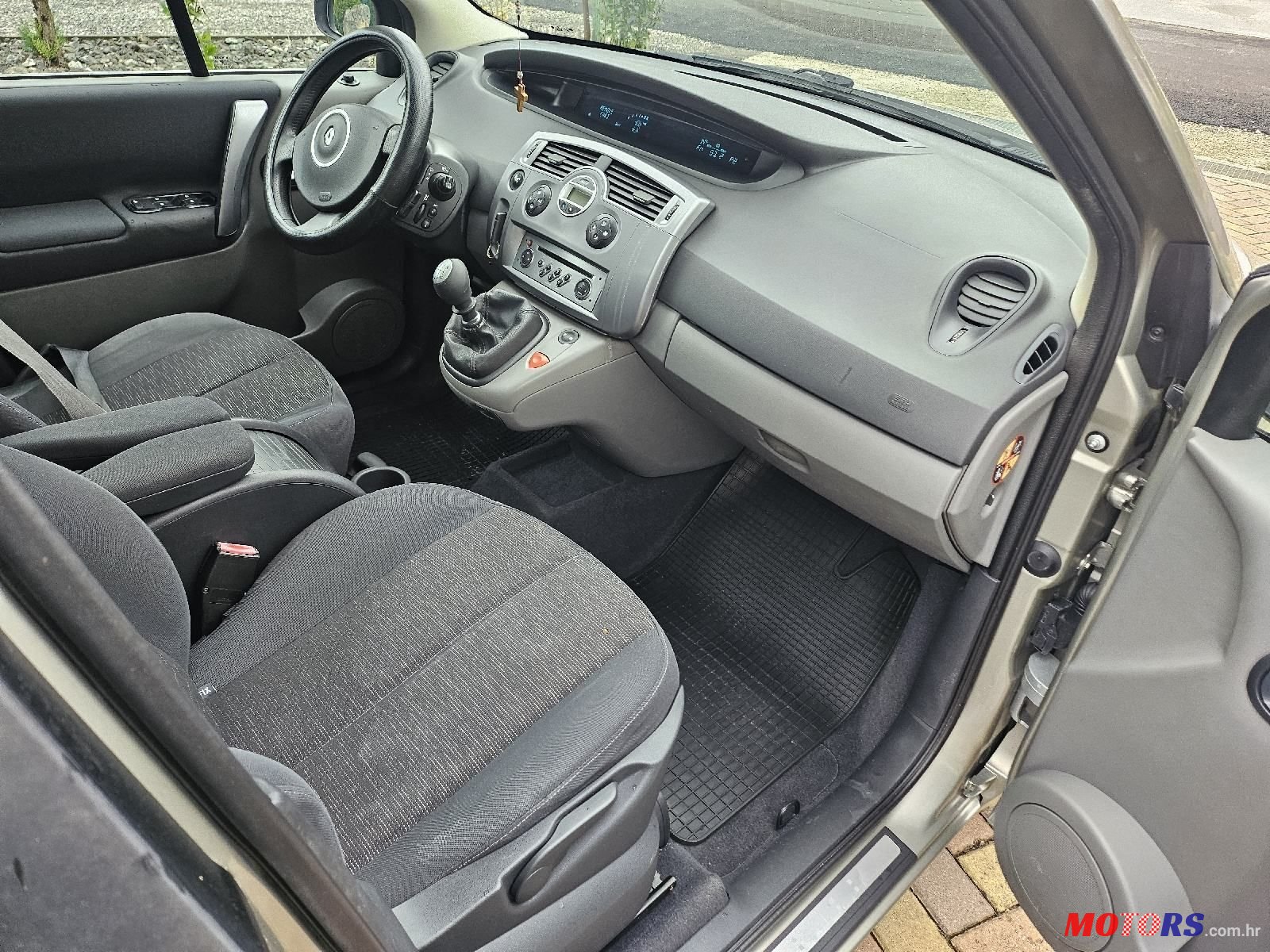 2008' Renault Scenic 1,5 Dci photo #6