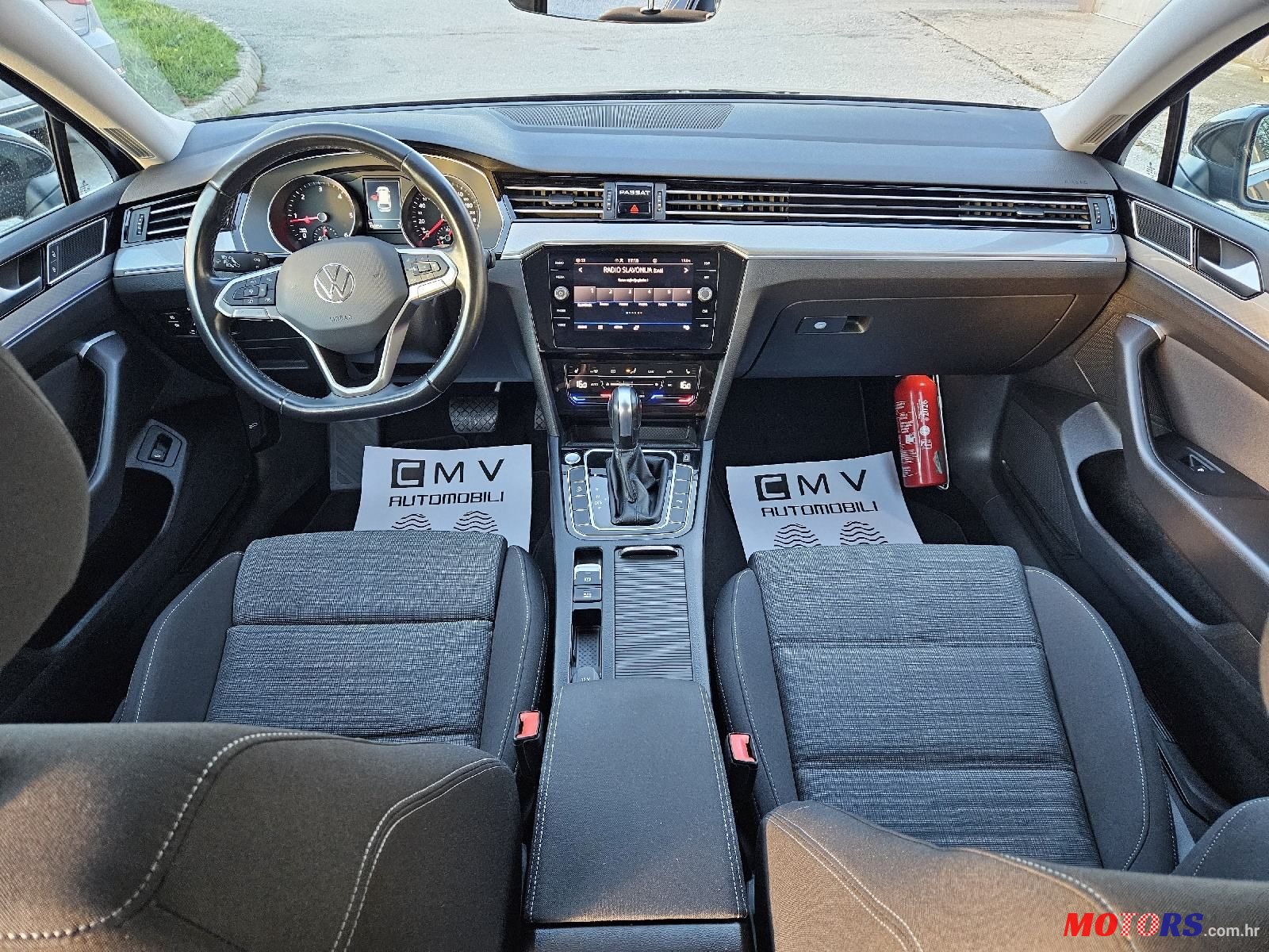 2021' Volkswagen Passat Variant photo #2