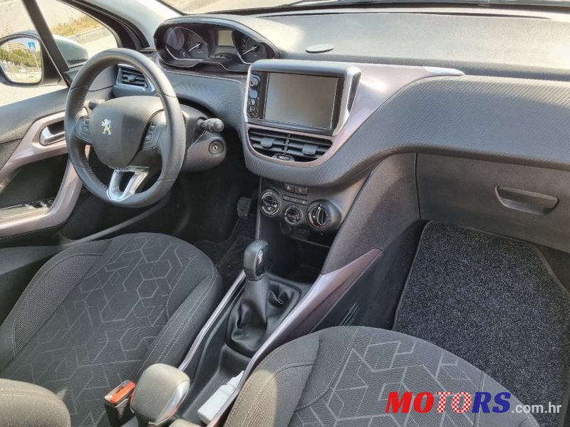 2014' Peugeot 2008 1,2 photo #6