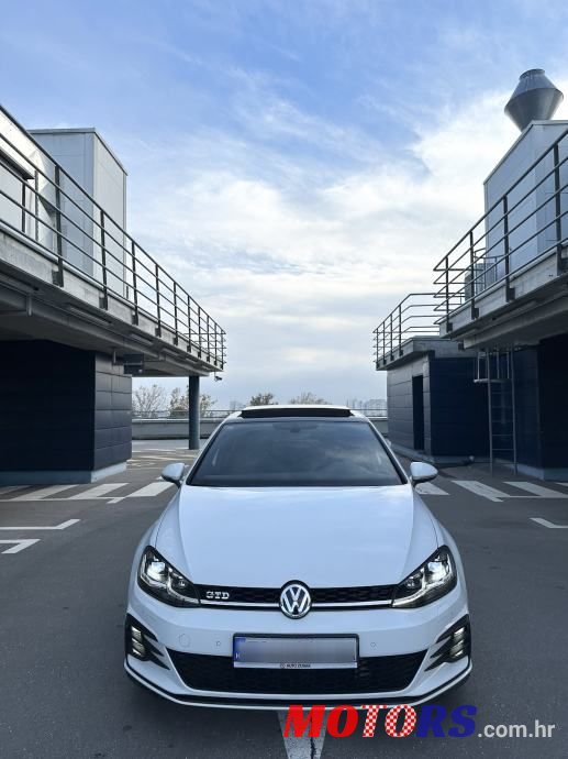 2017' Volkswagen Golf 7 2,0 Gtd photo #5