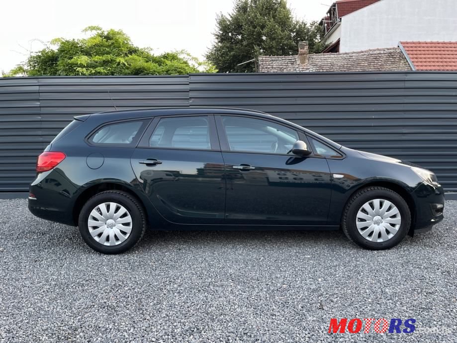 2015' Opel Astra Karavan photo #6