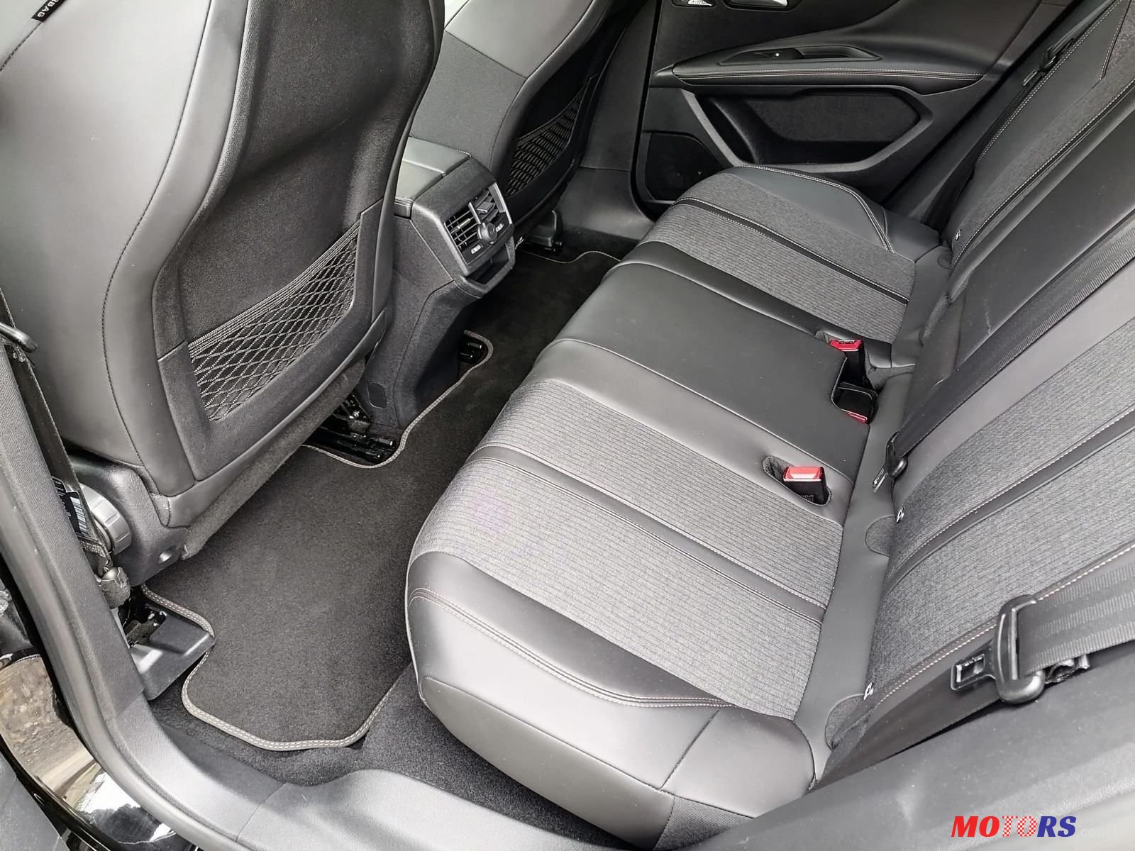 2018' Peugeot 3008 1,6 Bluehdi photo #6