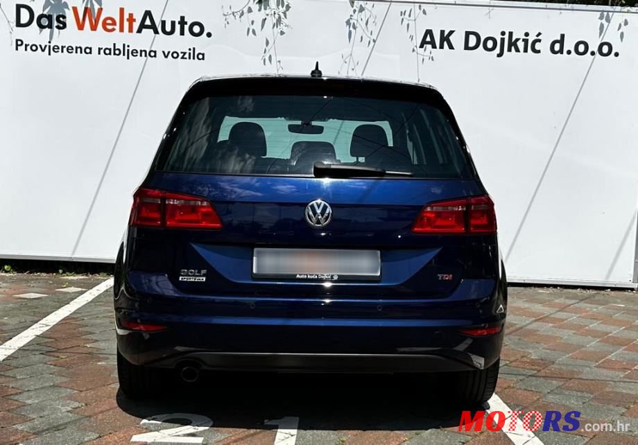 2017' Volkswagen Golf photo #5