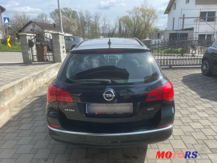 2015' Opel Astra Karavan photo #6