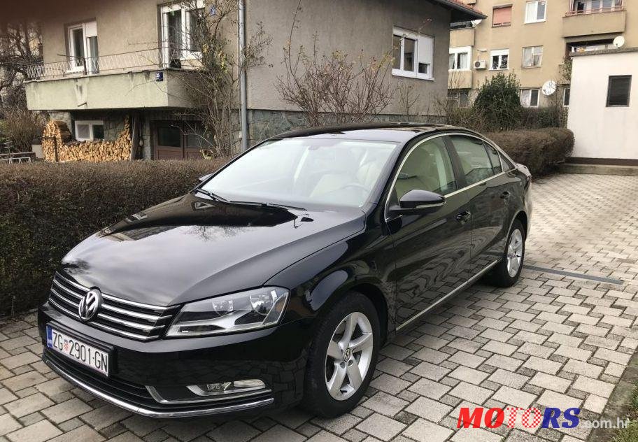 2011' Volkswagen Passat photo #1