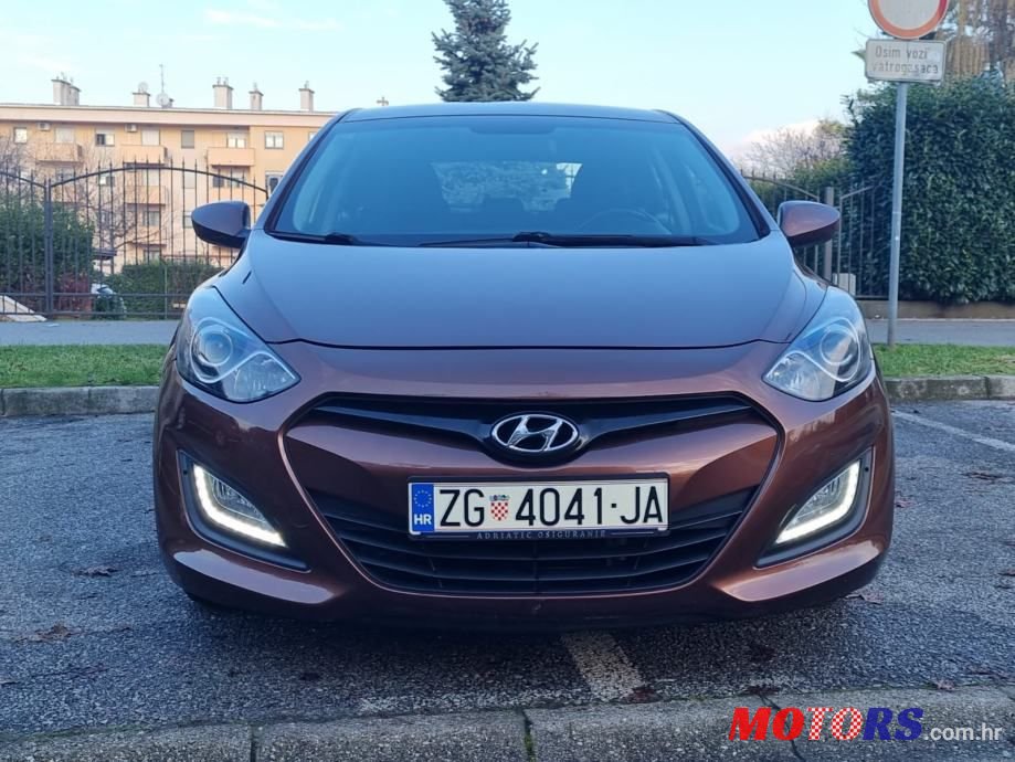 2012' Hyundai i30 photo #2