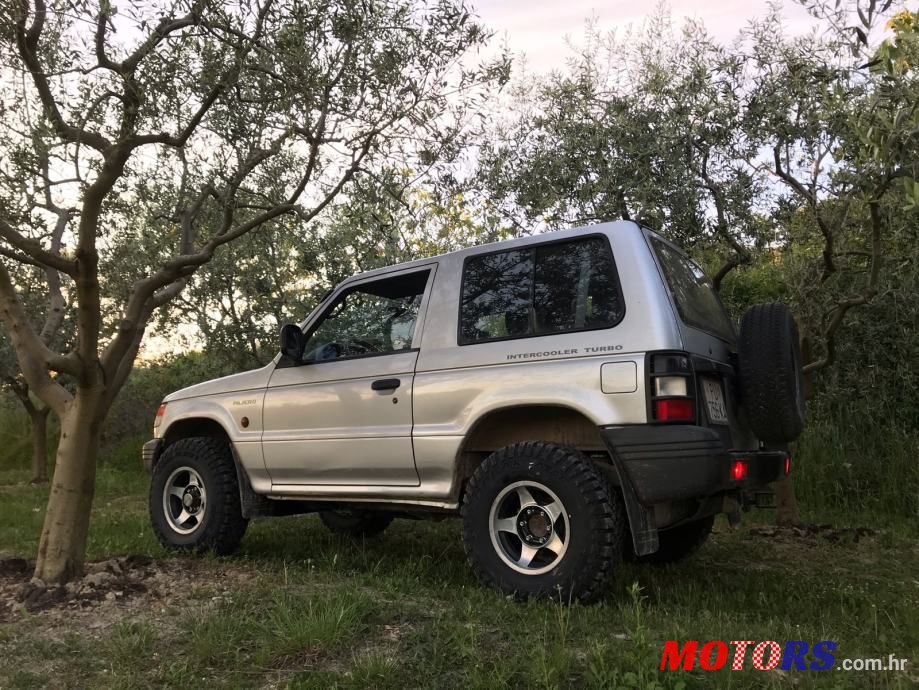 2000' Mitsubishi Pajero 2,5 Gl Young photo #5
