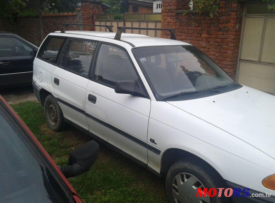 1992' Opel Astra Karavan 1.4i photo #1