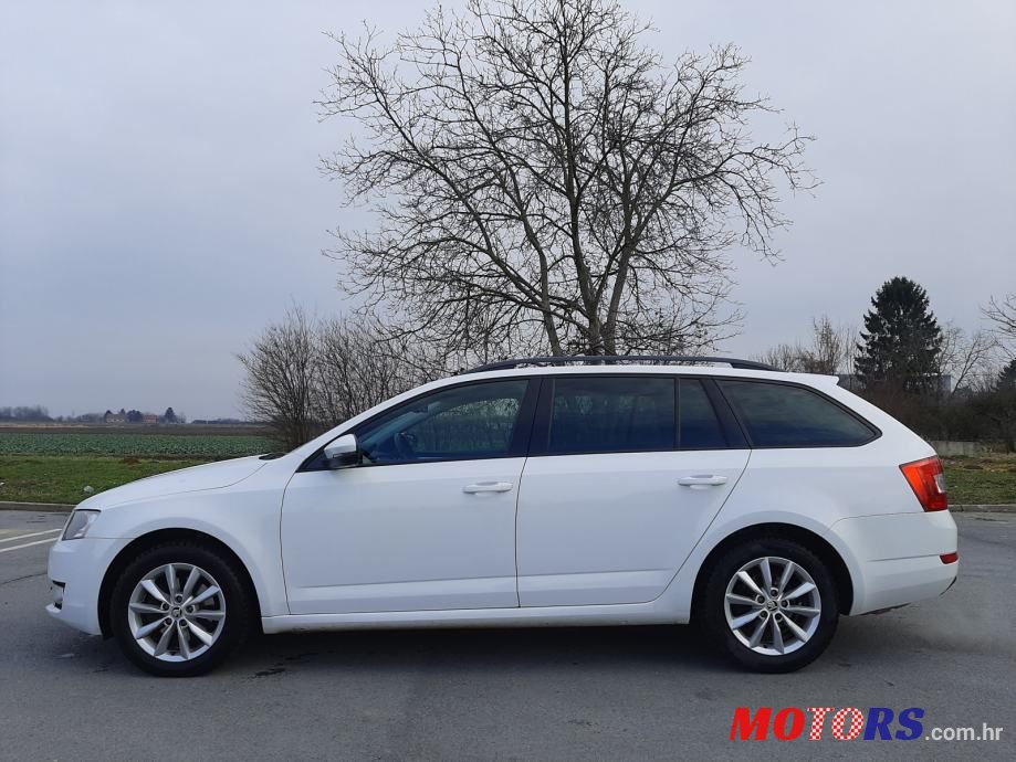 2013' Skoda Octavia Combi photo #2