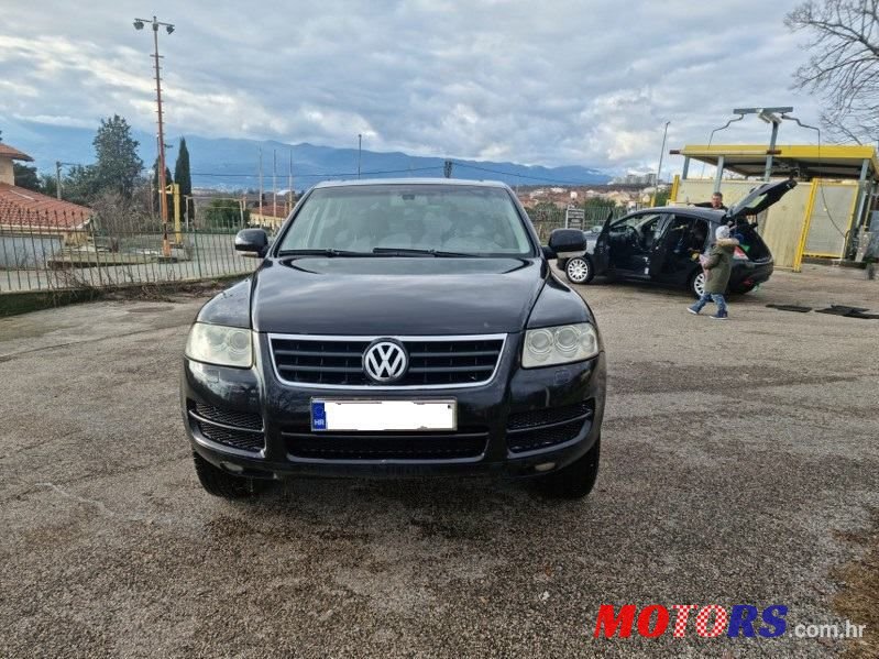 2004' Volkswagen Touareg photo #3