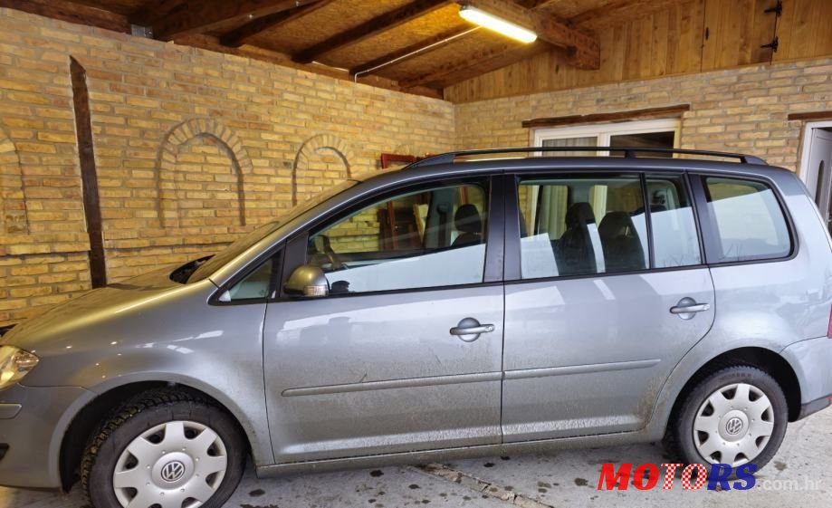 2008' Volkswagen Touran 1,9 Tdi photo #3