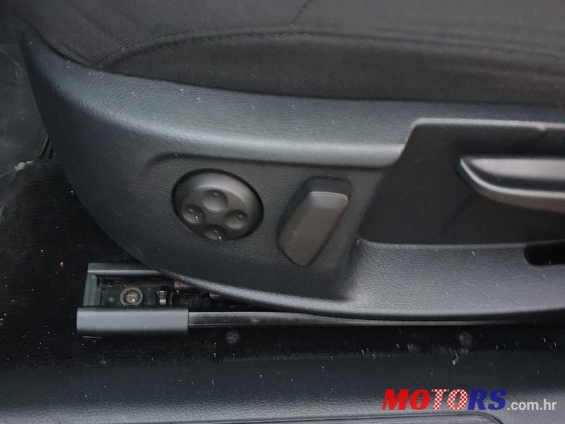 2013' Volkswagen Passat Variant photo #5