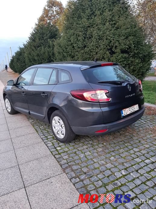 2010' Renault Megane Grandtour photo #6