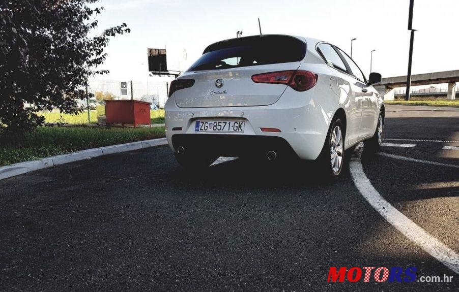2011' Alfa Romeo Giulietta 2,0 photo #1
