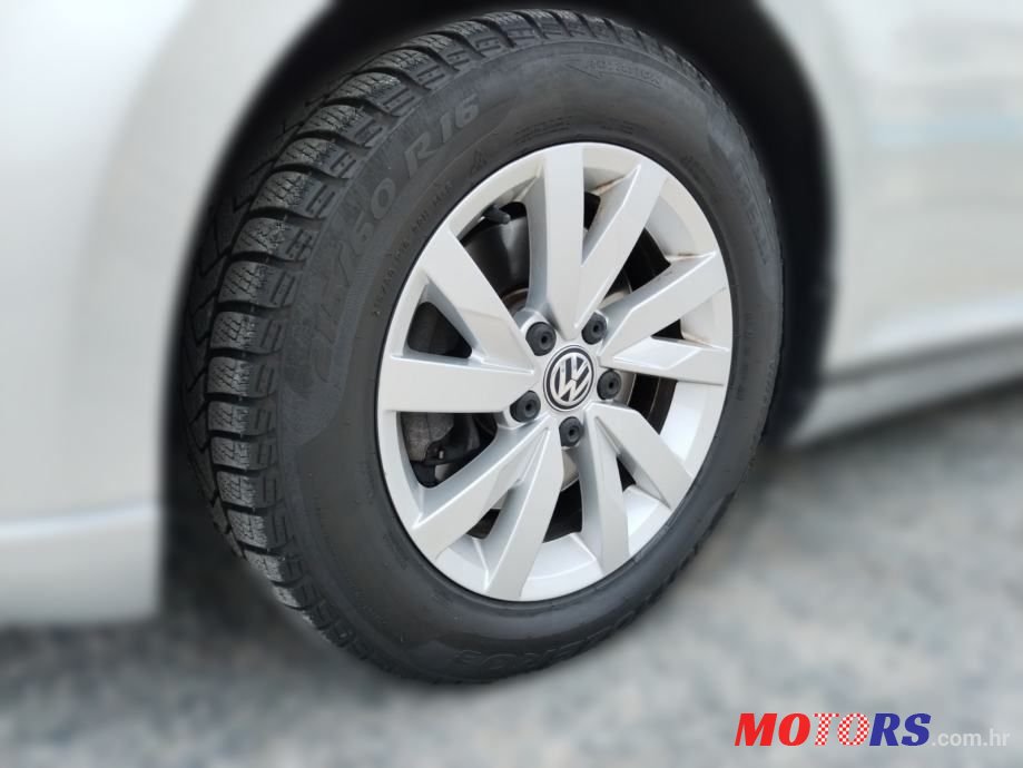 2018' Volkswagen Passat photo #6