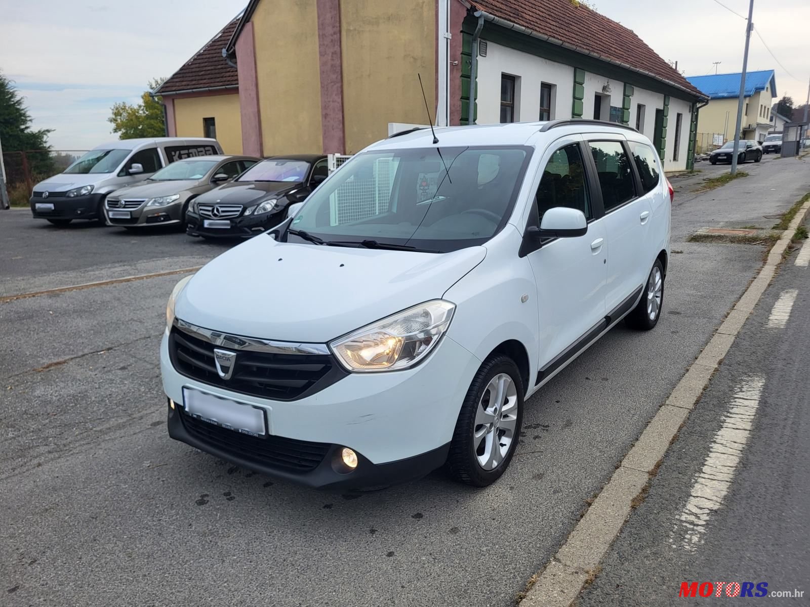 2013' Dacia Lodgy photo #1