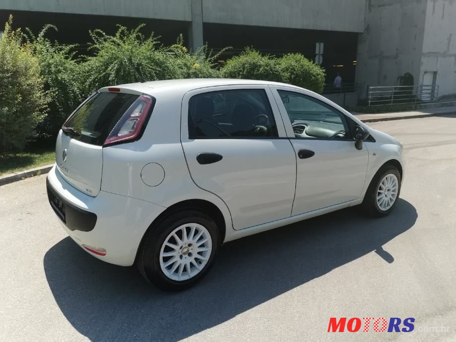 2011' Fiat Punto Evo photo #6