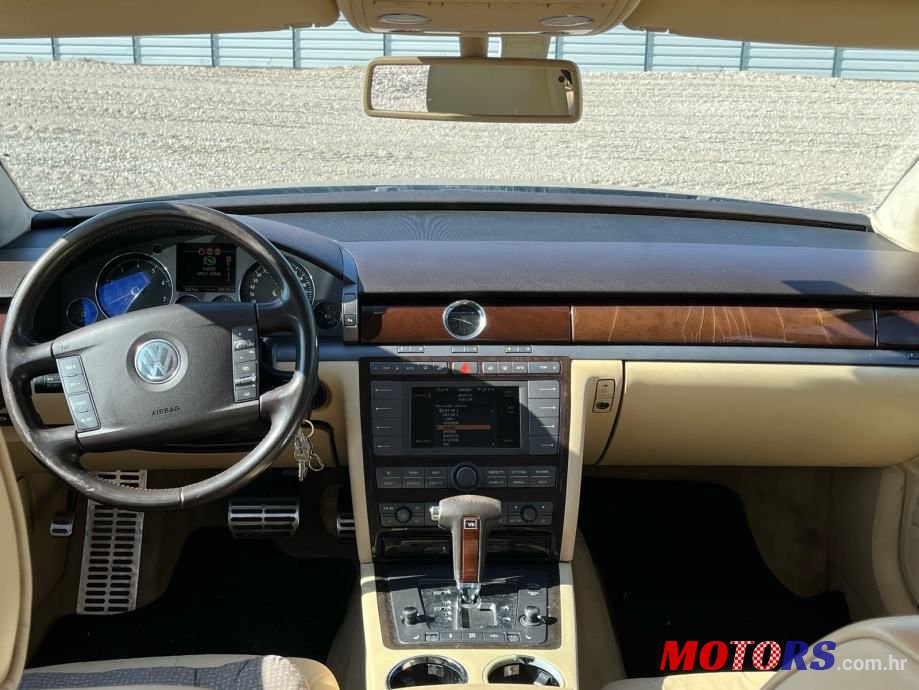 2004' Volkswagen Phaeton 3,2 V6 photo #6