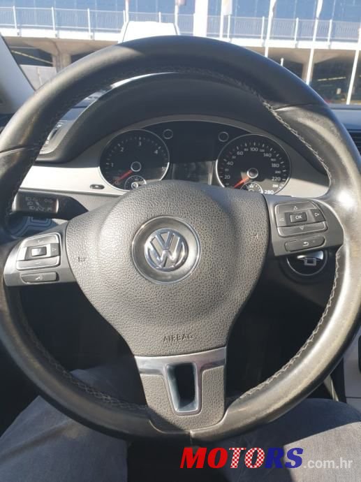 2010' Volkswagen Passat 2,0 Tdi photo #3