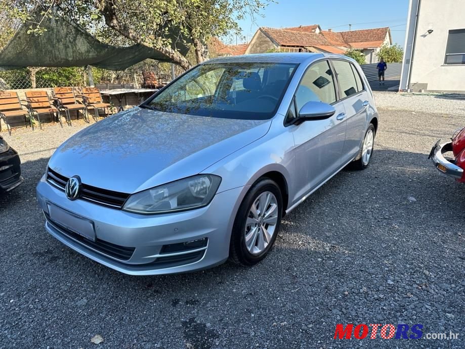 2012' Volkswagen Golf 7 1.6Tdi photo #2