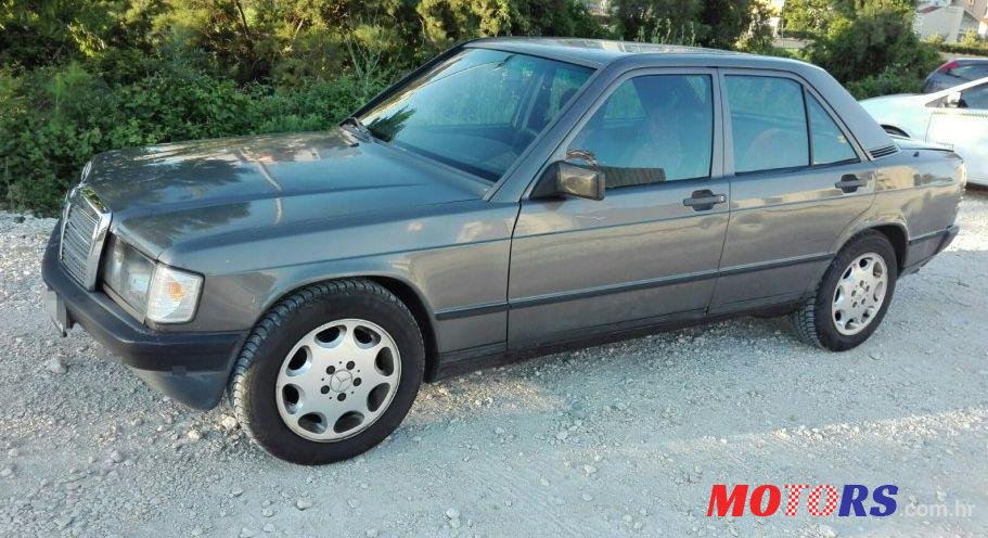 1986' Mercedes-Benz 190 200D photo #1