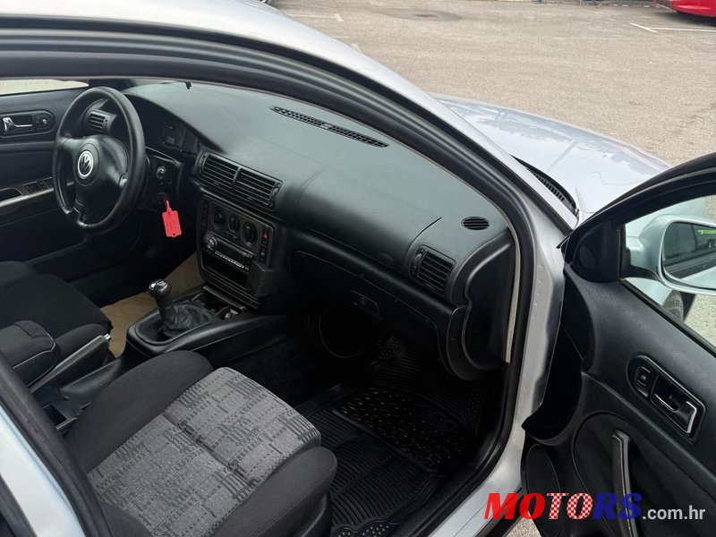 1999' Volkswagen Passat Variant photo #4