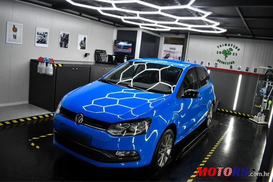 2014' Volkswagen Polo photo #2