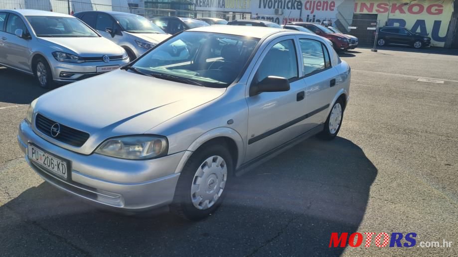 2006' Opel Astra photo #1