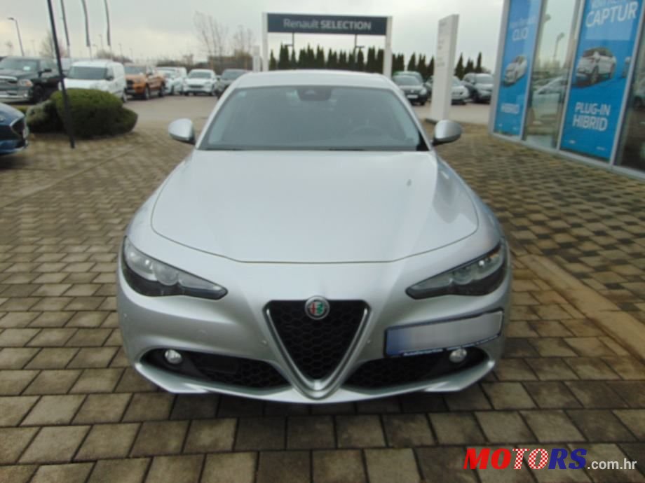 2016' Alfa Romeo Giulia photo #2