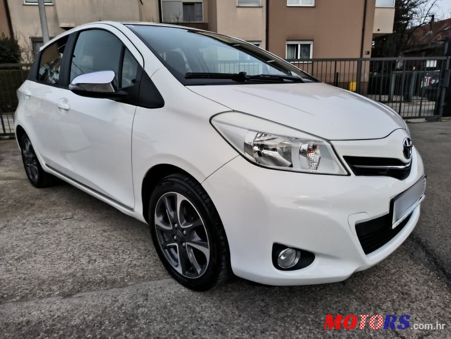 2014' Toyota Yaris 1,3 3 Vvt-I photo #2