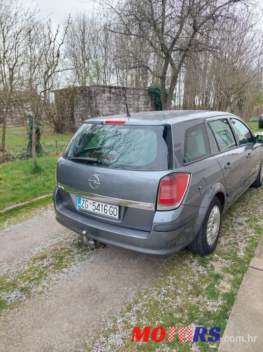 2006' Opel Astra Karavan photo #3