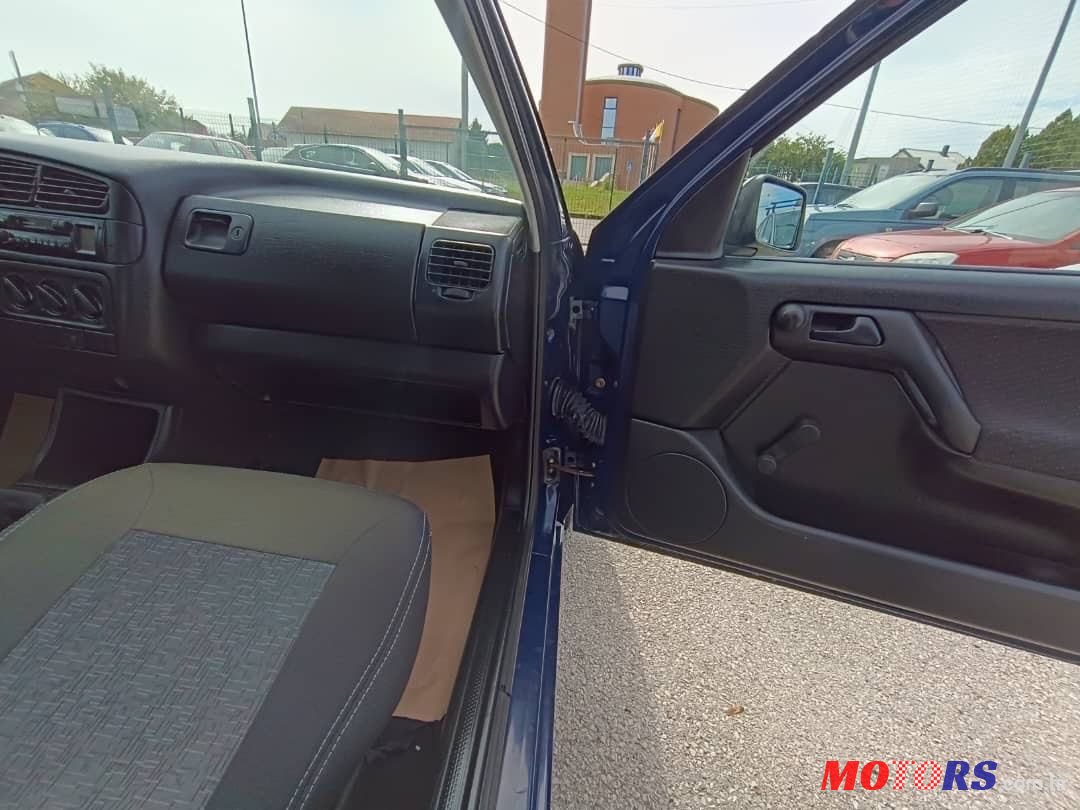 1997' Volkswagen Golf III 1.6 Cl photo #6