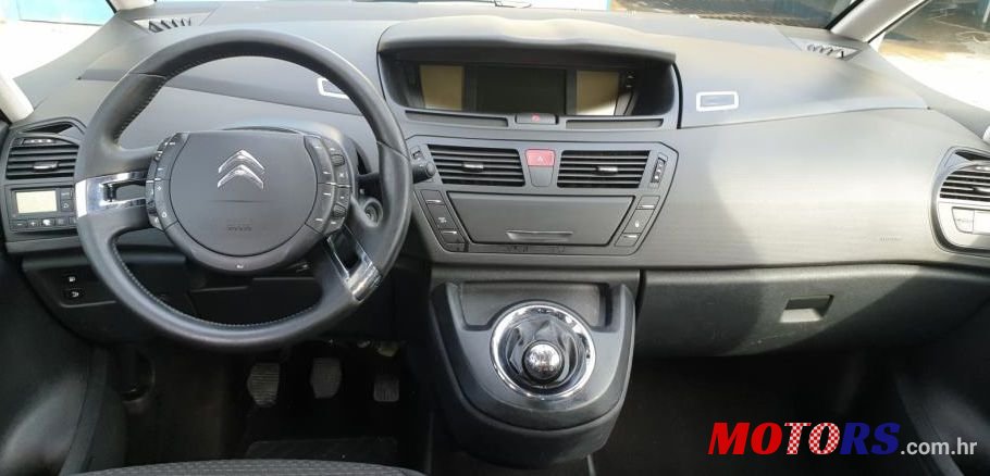 2011' Citroen C4 Grand Picasso photo #3