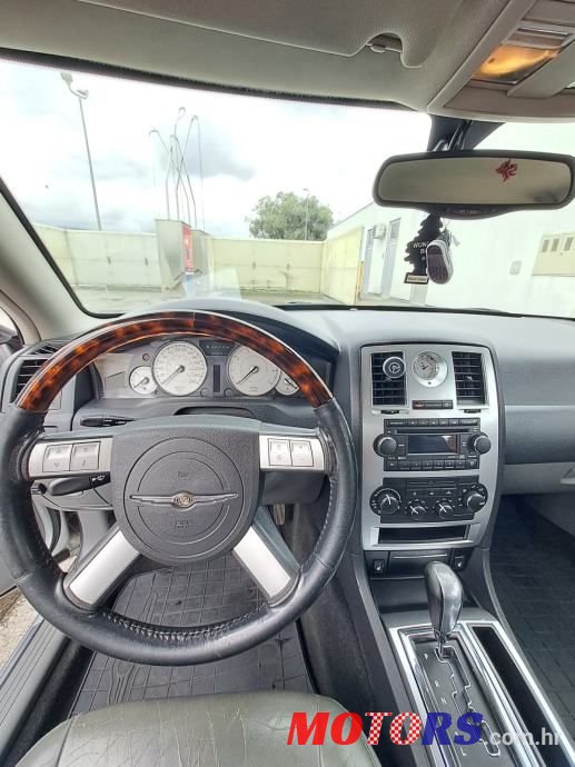 2004' Chrysler 300C photo #5