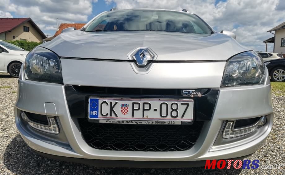 2013' Renault Megane Grandtour photo #2