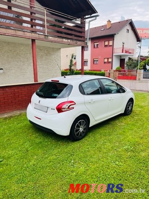 2013' Peugeot 208 photo #6