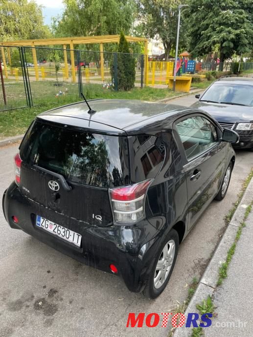 2009' Toyota iQ photo #5