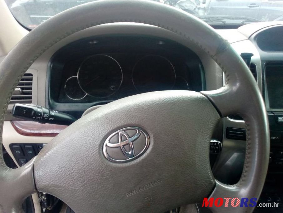 2006' Toyota Land Cruiser photo #2