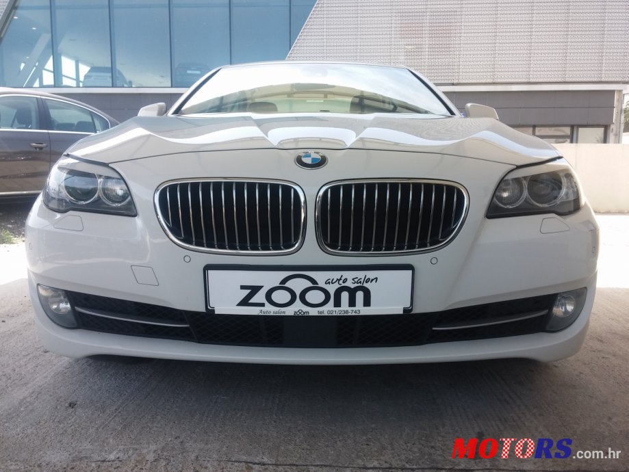 2011' BMW 5 Series photo #1