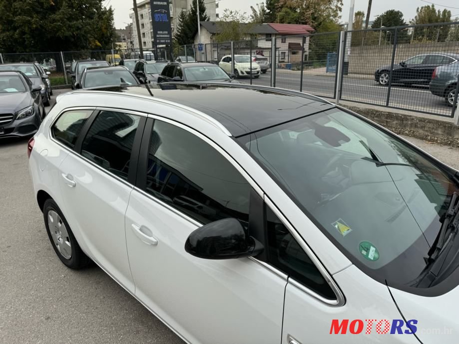 2015' Opel Astra Karavan photo #6