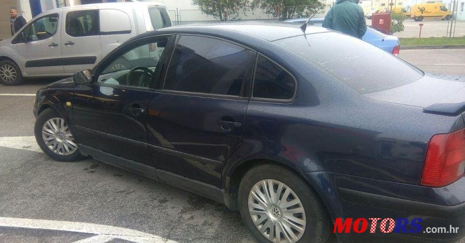 2010' Volkswagen Passat 1,9 Tdi photo #3