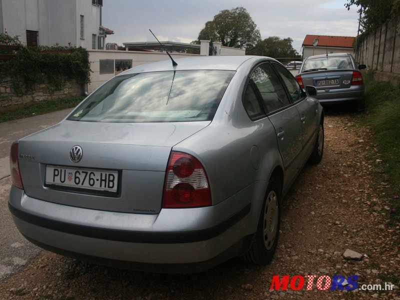 2001' Volkswagen Passat Basic photo #2