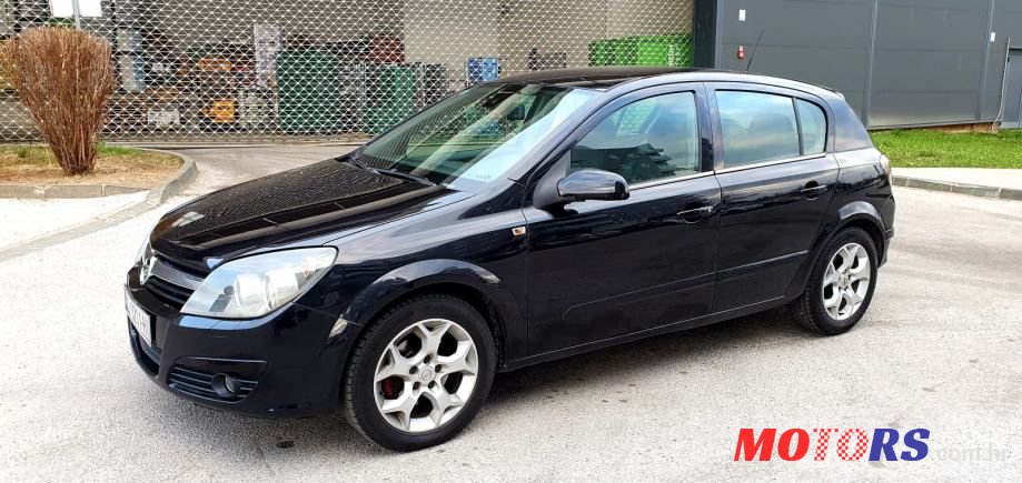 2005' Opel Astra Sport photo #2