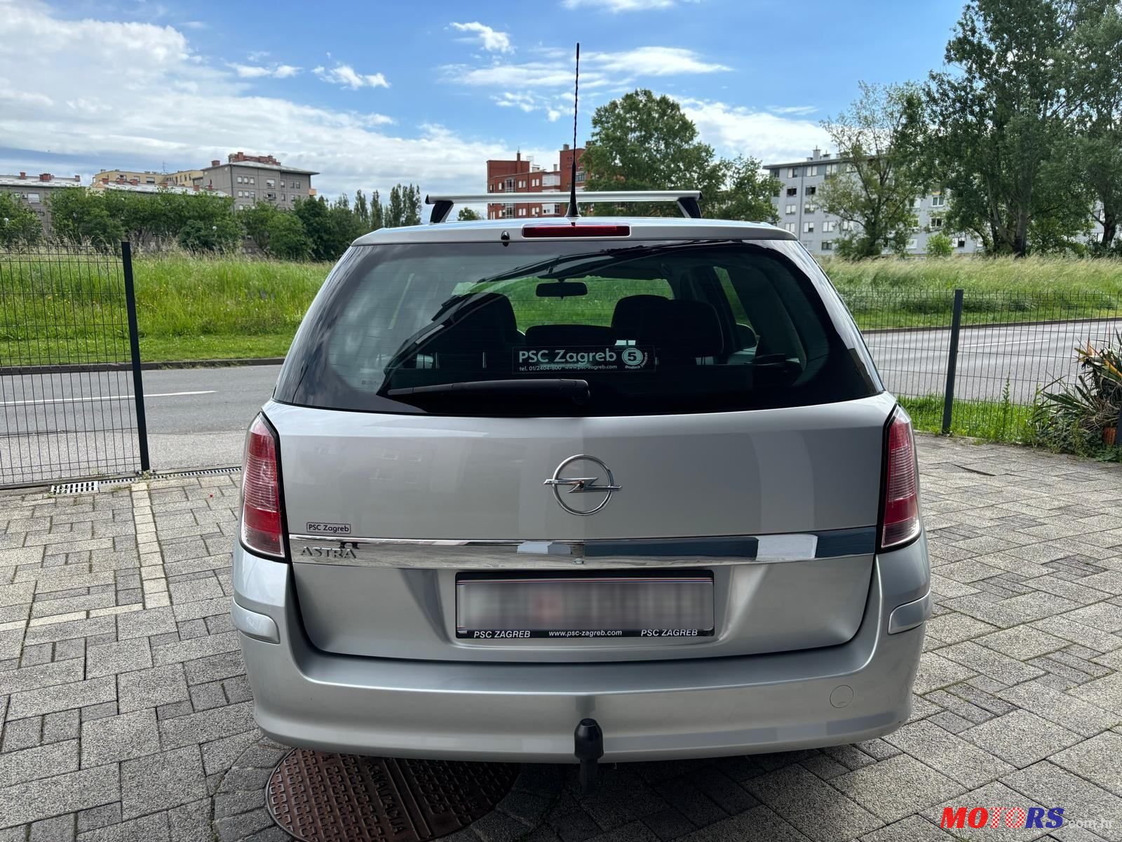2010' Opel Astra Karavan photo #4