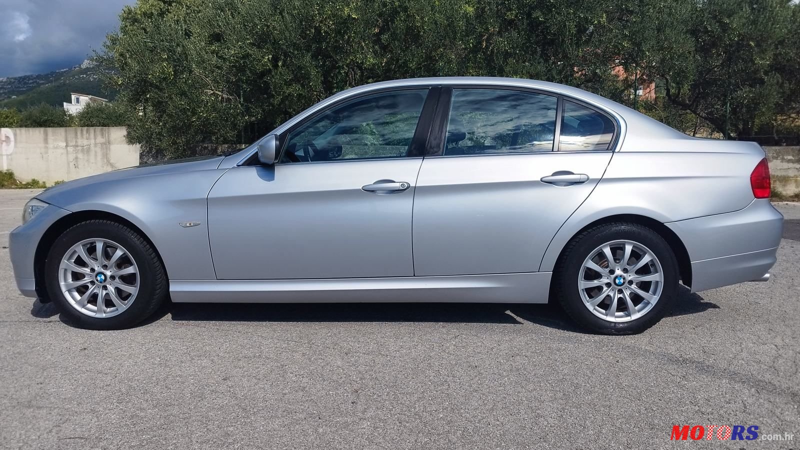 2011' BMW Serija 3 318D photo #2