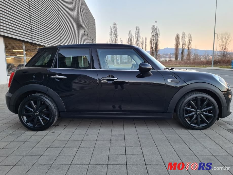 2016' MINI Cooper Cooper D photo #6